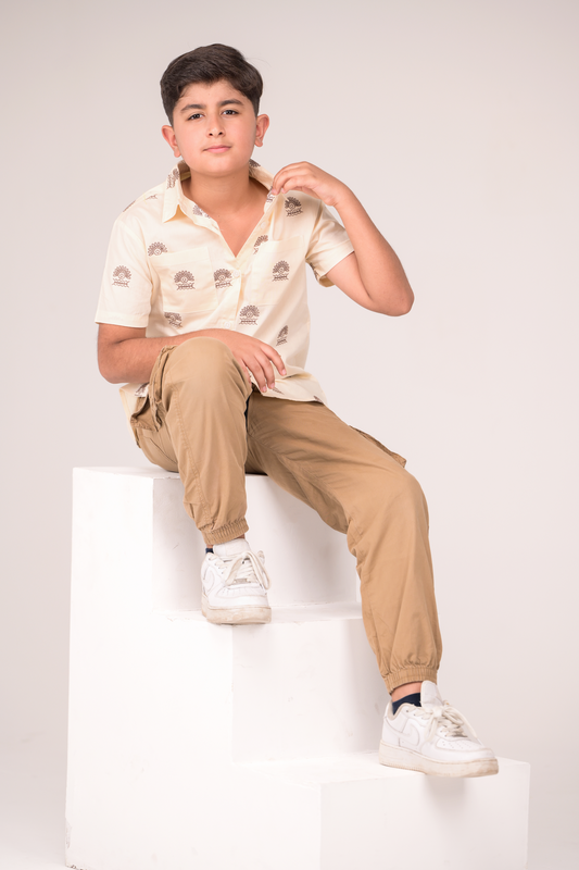 Stylish Poplin Shirt with All-Over Detailing