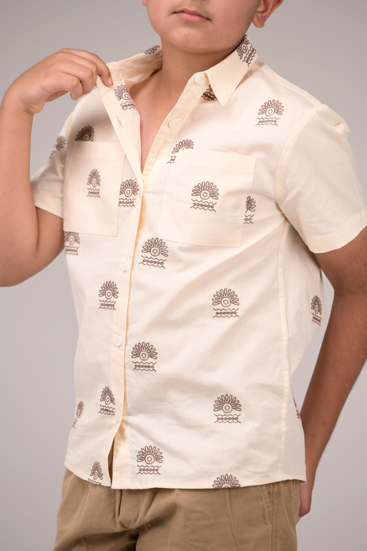 Stylish Poplin Shirt with All-Over Detailing