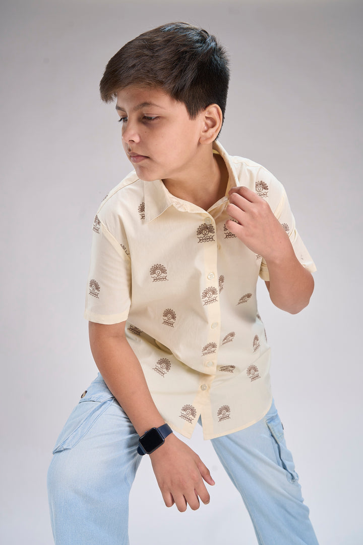 Stylish Poplin Shirt with All-Over Detailing