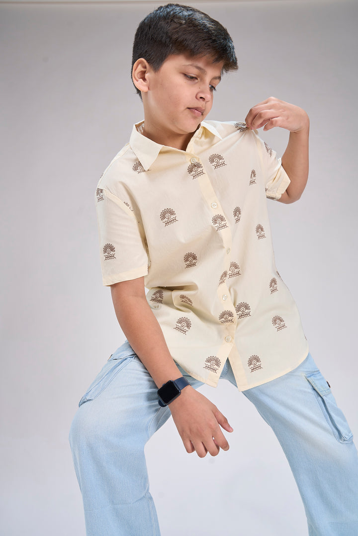 Stylish Poplin Shirt with All-Over Detailing
