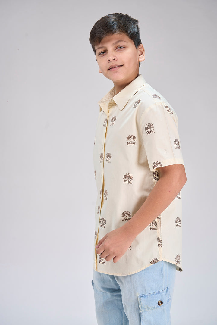 Stylish Poplin Shirt with All-Over Detailing