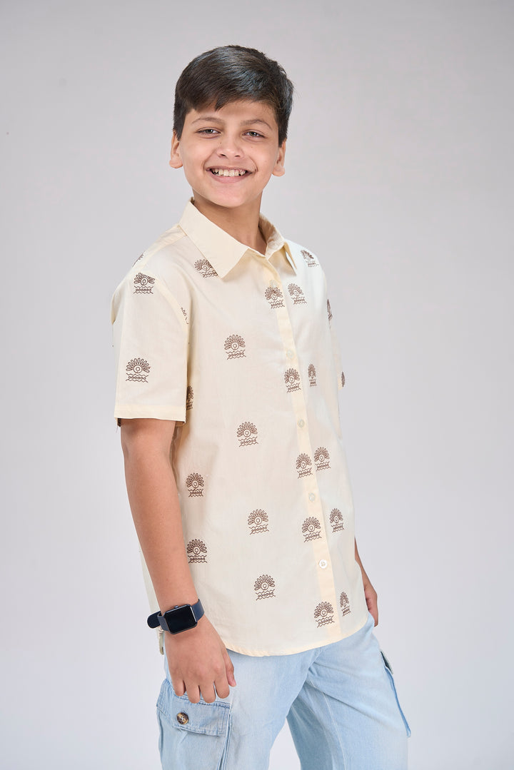 Stylish Poplin Shirt with All-Over Detailing