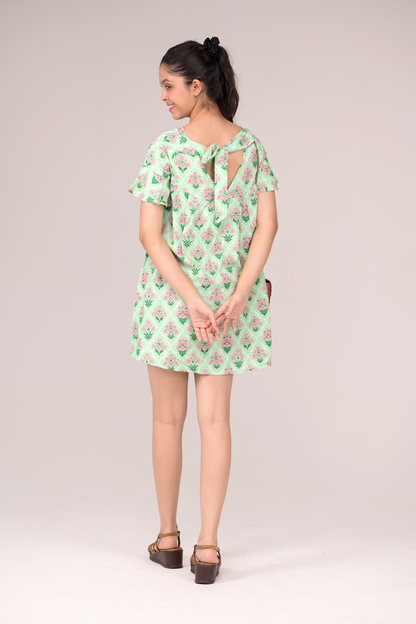 Frock with a round neck and ruffled short sleeves