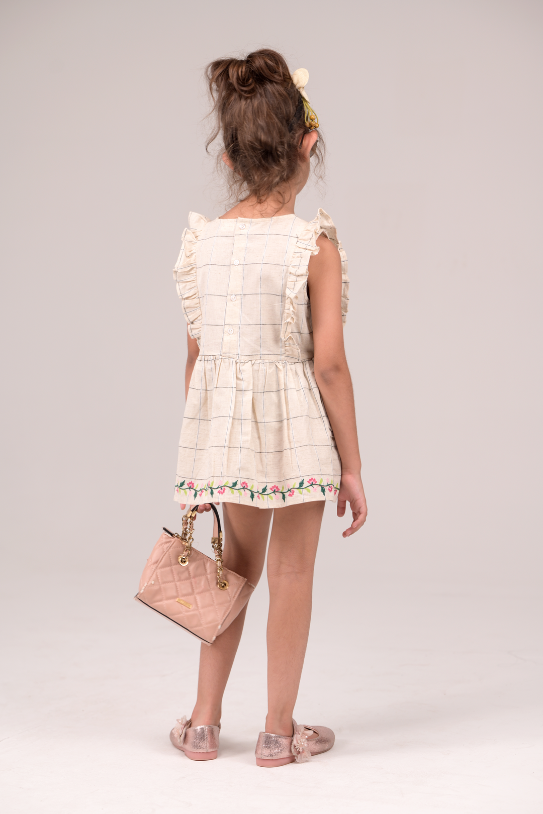 Round-neck Dress with fluttering ruffle sleeves