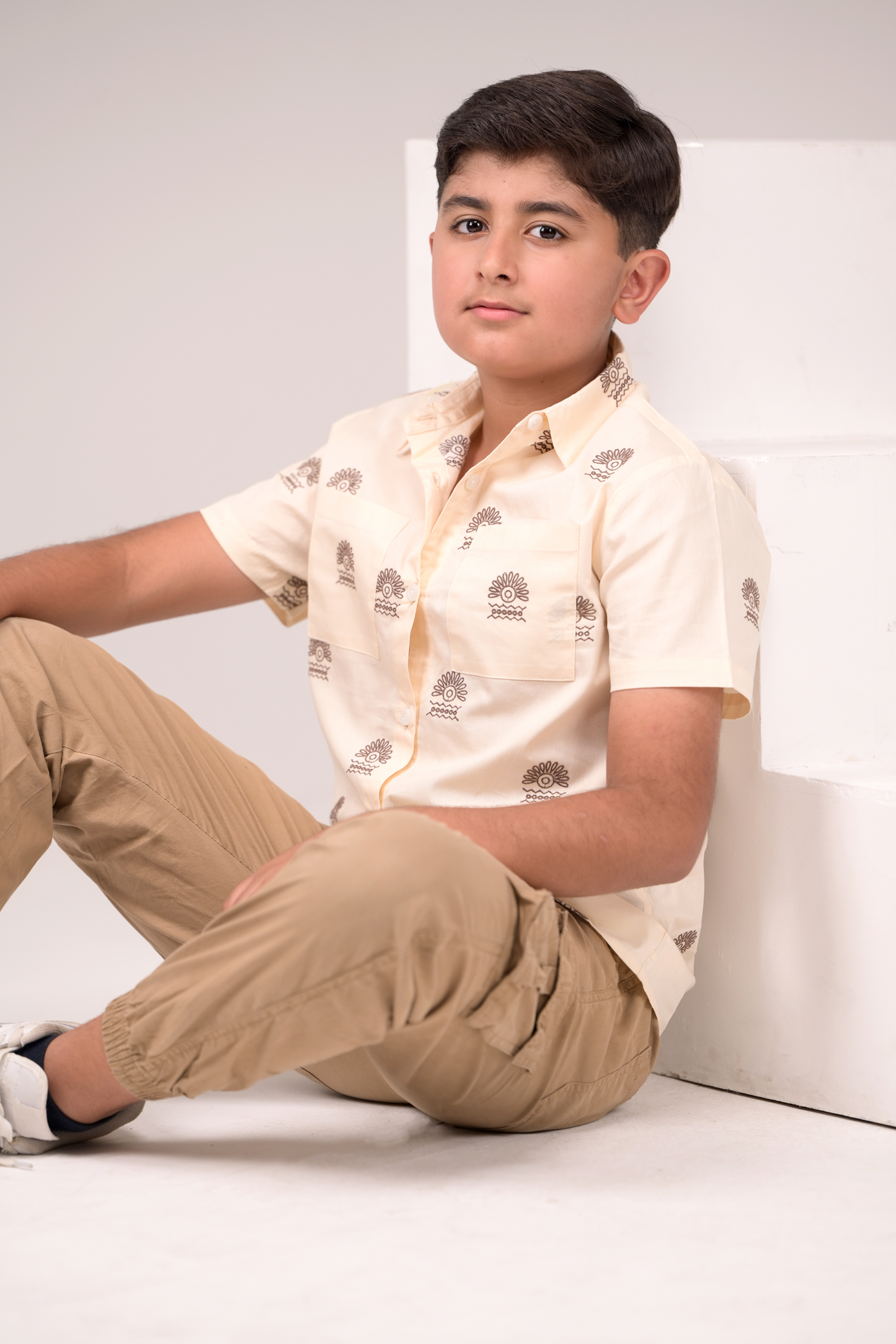 Stylish Poplin Shirt with All-Over Detailing